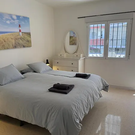 Casa Mianka - Three Bedroom Townhouse Near The - Lual Apartment *